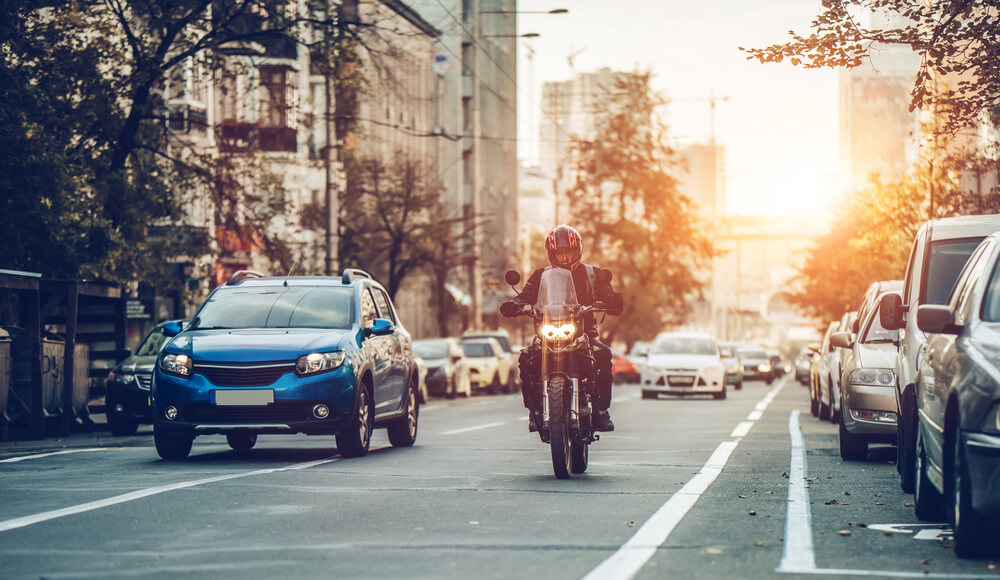 Can motorcycles drive on the shoulder during high traffic?